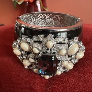 Vintage Elegant Black and Silver cuff Bracelet with Pearl Accents